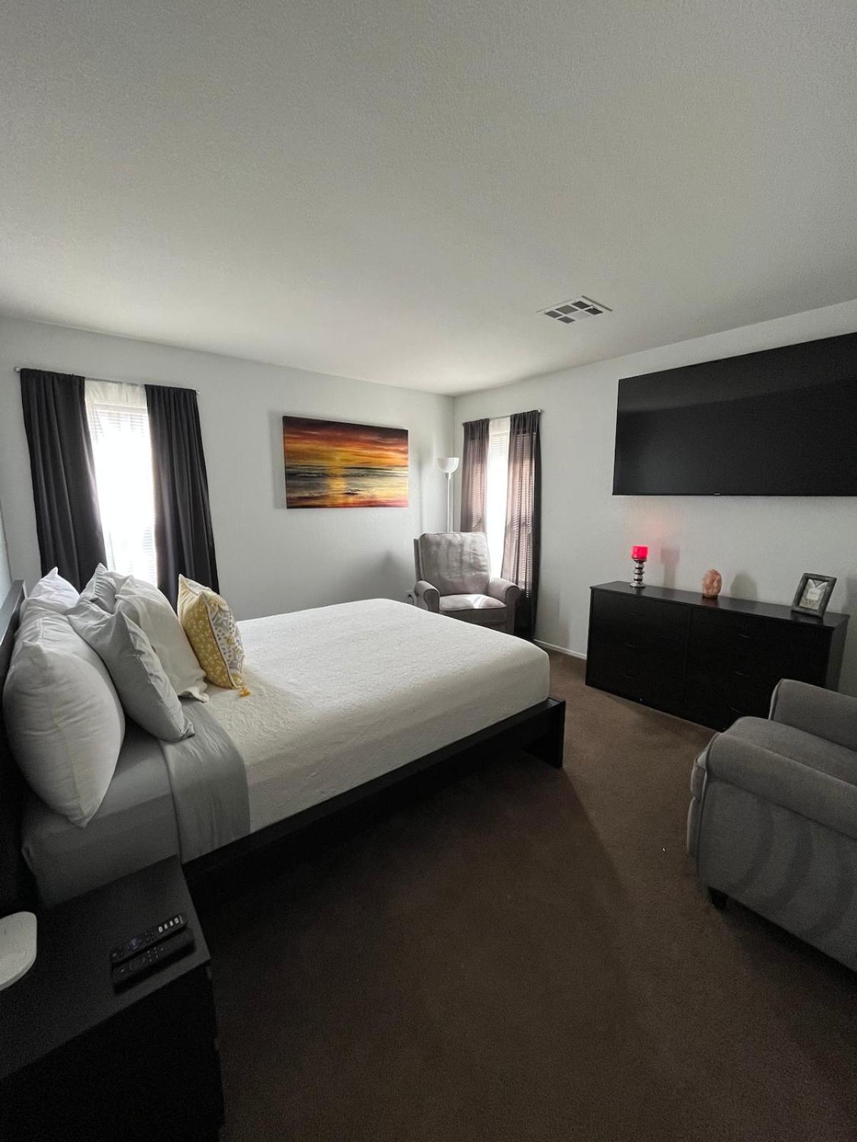 Beautiful 2 Story 20 Minutes From The Strip Holiday home *