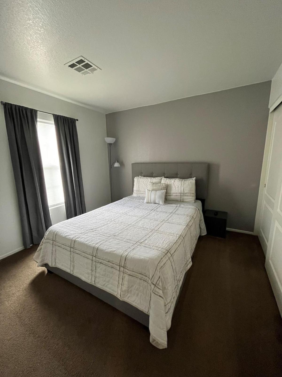 Holiday home Beautiful 2 Story 20 Minutes From The Strip