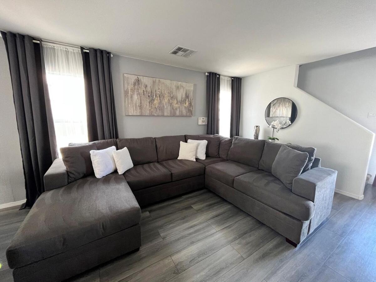 Beautiful 2 Story 20 Minutes From The Strip * Las Vegas